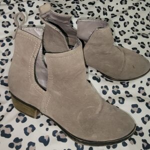 Stylish Tan Ankle Boots